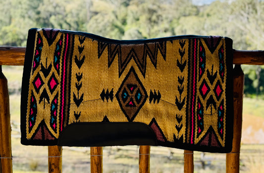 Rockin W Contoured Ranch Pad with Sheepskin lining